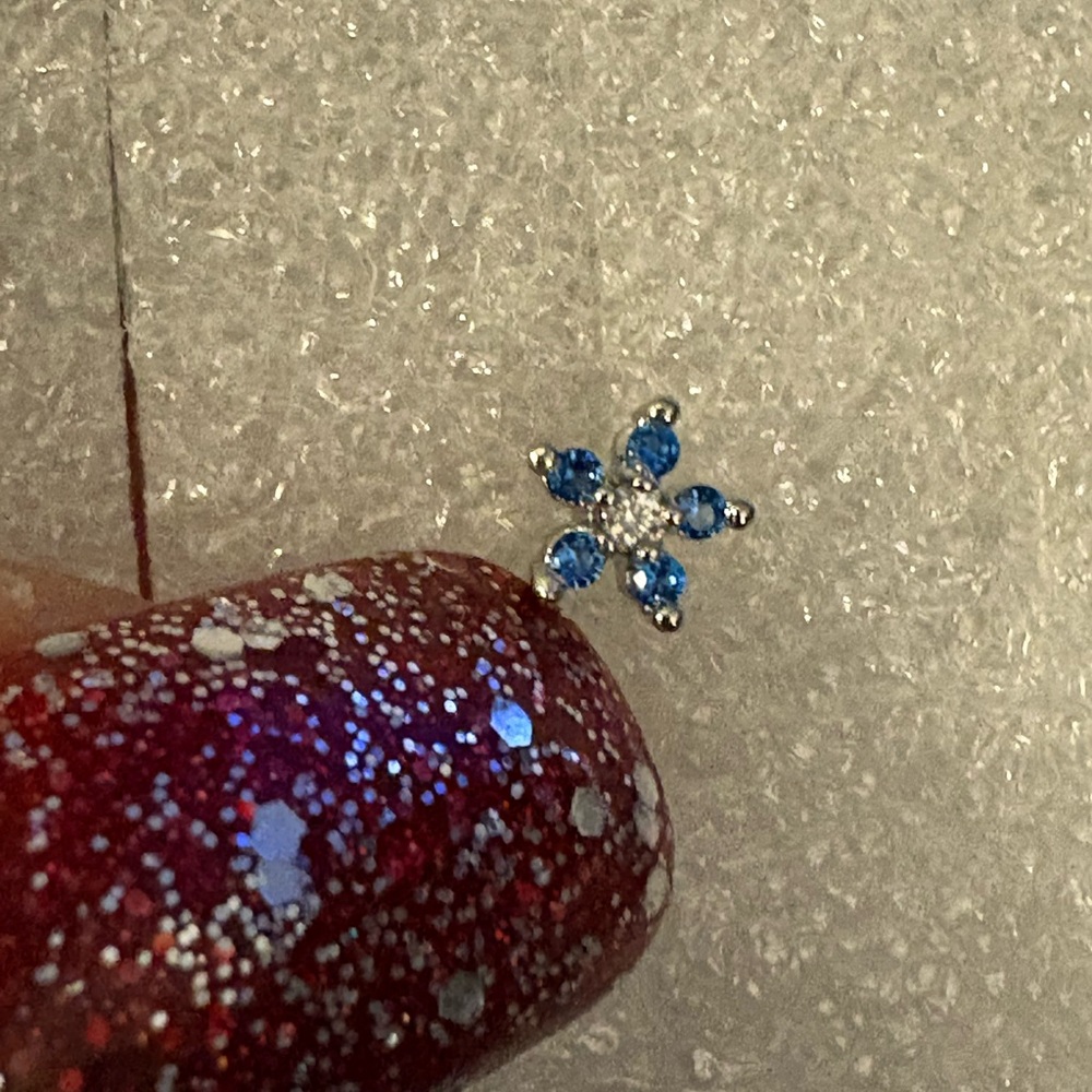 Nose Ring- simulated sapphire flower Shape Stud 20G Stainless Steel Zirconias - Picture 4 of 7